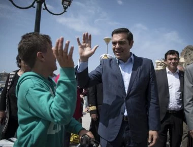 Telegraph: «Συγχαρητήρια στον Αλ. Τσίπρα - Φέρατε την Ελλάδα πίσω από το χείλος της αβύσσου»